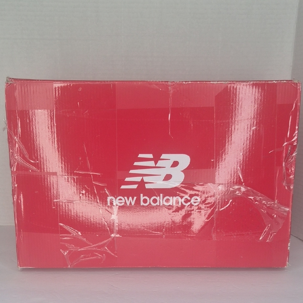 NEW BALANCE Women's Softbll Shoes.